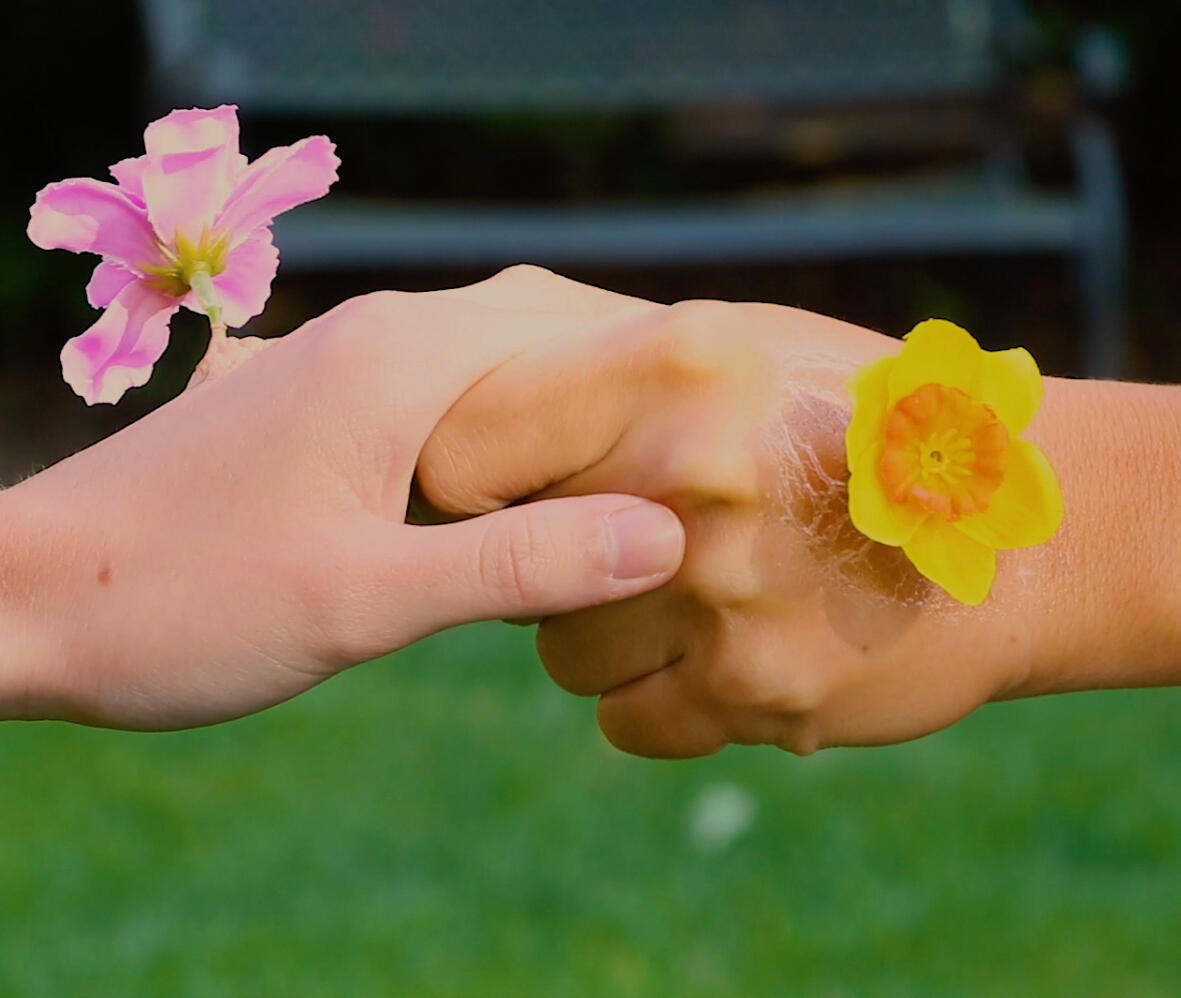 Mano de Flor still img